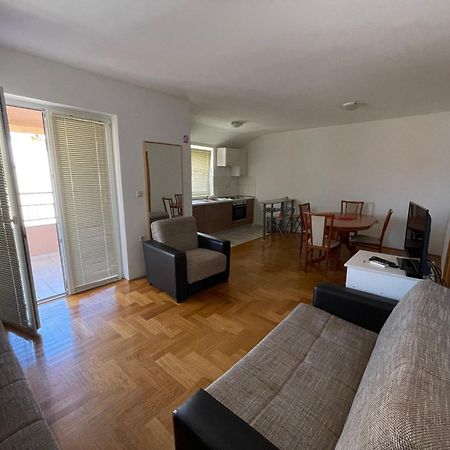 Apartments Dunja Malinska Extérieur photo